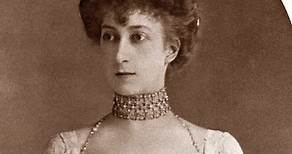 On this day 84 years ago, Queen Maud of Norway, the wife of King Haakon VII of Norway, mother of King Olav, and grandmother of the current King, Harald V, passed away at the age of 68. 🇳🇴🇳🇴🇳🇴 #royal #norway #norwegianroyals #queen #queenmaud #queenmaudofnorway #maud