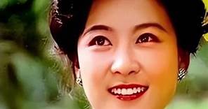 中国大陆80年代女神王馥荔与丈夫合影Chinese mainland goddess Wang Fuli takes a photo with her husband in the 1980s