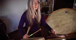 Evelyn Glennie improvisation on Drums