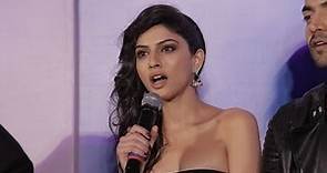 Actress Sapna Pabbi Gets Angry Over Reporter