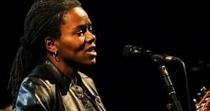 Meaning of "Fast Car" by Tracy Chapman - Song Meanings and Facts