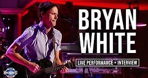 Bryan White On His INCREDIBLE Songwriting Career & "SITTIN' ON GO" Performance | Jukebox | Huckabee