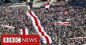 Thousands on streets of Belarus demand resignation of President Lukashenko - BBC News