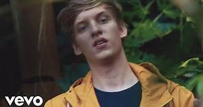 George Ezra - Barcelona (Official Video)