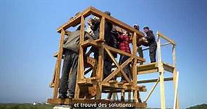 Construction d'un moulin à vent par les CAP Charpentier