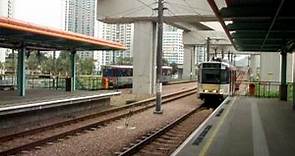 港鐵輕鐵751綫列車到達天水圍站