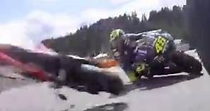 Incidente MotoGp, Valentino Rossi «miracolato»: le moto di Zarco e Morbidelli lo schivano di un soffio