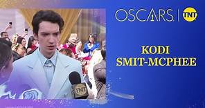 Kodi Smit-Mcphee en la Alfombra Roja de Oscars® 2022
