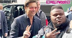 John Stamos Looks Amazing At 59 Years Old While Signing Autographs For Fans Outside The Today Show