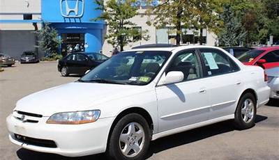 1999 White Honda Accord