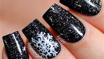 Black And Gold Christmas Nails Art Designs