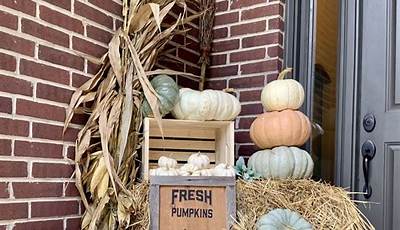 Fall Front Porch Decor With Hay Bales