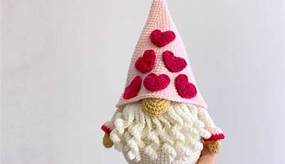 Free Crochet Valentine Gnome