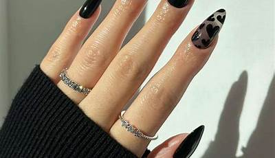 Gothic Valentines Nails Almond