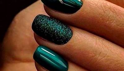 Green Nails Ideas For Christmas