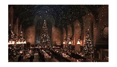 Hogwarts Christmas Aesthetic Wallpaper Laptop