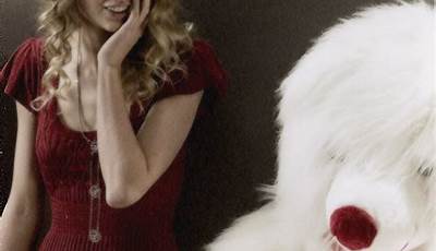 Taylor Swift Valentines Photoshoot