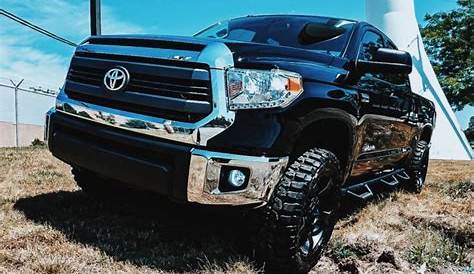 Sell used 2015 Toyota Tundra SR5 DoubleCab 4x4 in Chicago, Illinois
