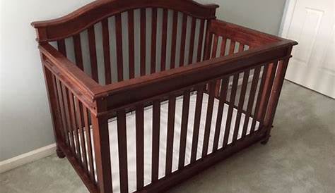 Europa baby crib with toddler conversion piece for Sale in Raleigh, NC