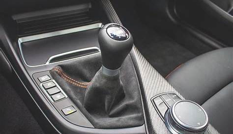 10 Sports Cars that Still Offer a Manual Gearbox - 1/11