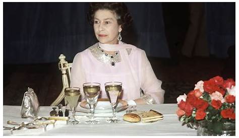 Here's What Queen Elizabeth Typically Eats In A Day