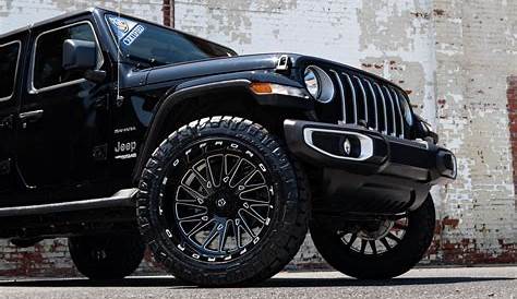 Lifted 2020 Jeep Wrangler JL with 2.5 inch Rough Country Lift Kit and