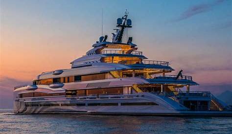 what does it cost to charter a yacht