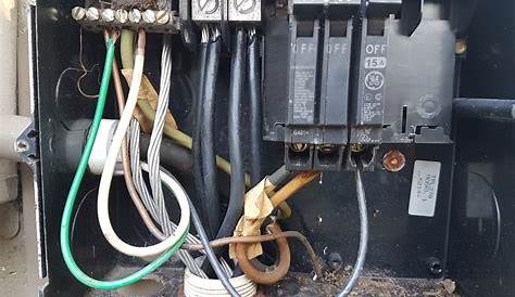 Electrical – Why does the subpanel have 4 wires feeding into the lugs