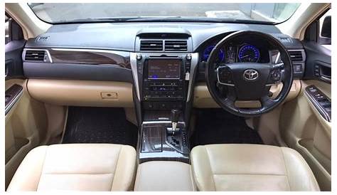 Toyota New Camry 2.5 Hybrid Full Spec Rear Seat Entertainment Black On Beige 2015 - AUTOFame