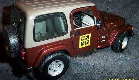(TBKXRB) Travel Bug Dog Tag - TB Maroon Jeep Wrangler Sahara Hard Top