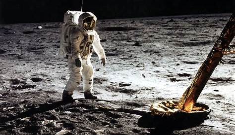Revivez le premier pas de l'Homme sur la Lune - YouTube