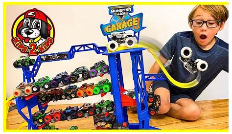 2022 Monster Jam Garage Playset