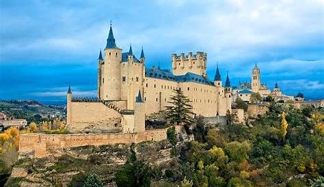 Alcazar De Segovia Spain Www Castlesandmanorhouses Com The Of Literally Castle Is Castle Famous Castles Castle Ruins