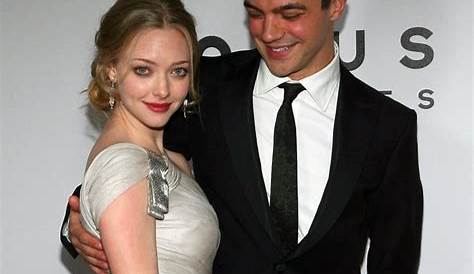 Amanda Seyfried and boyfriend Justin Long are spotted buying a Mean