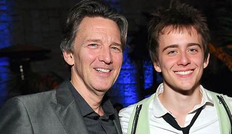 '80s Actor Andrew McCarthy Talks Bonding with Son Sam While Walking 500