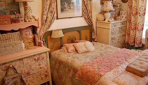 Antique Bedroom Decorating Ideas