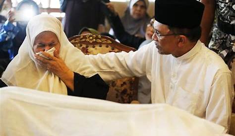 Anwar Ibrahim, family move court on order banning physical contact