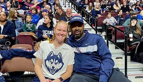Why Azzi Fudd's parents travel to every UConn women's basketball game