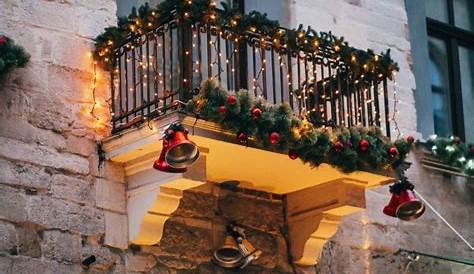 Balcony Christmas Decor Ideas
