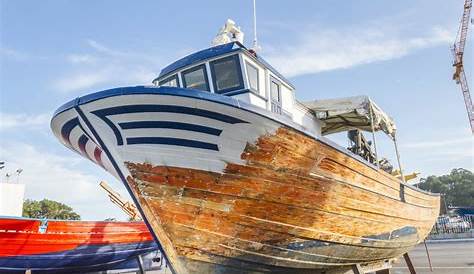 Vieux bateau en bois photo stock. Image du calage, abandonné - 2163150