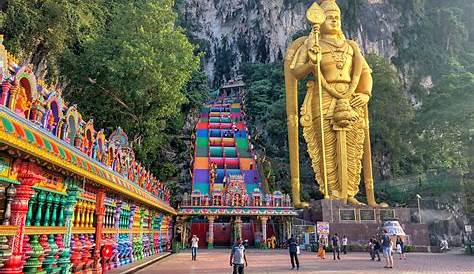 Batu Caves in Kuala Lumpur المعبد الهندي كهوف باتو في ماليزيا