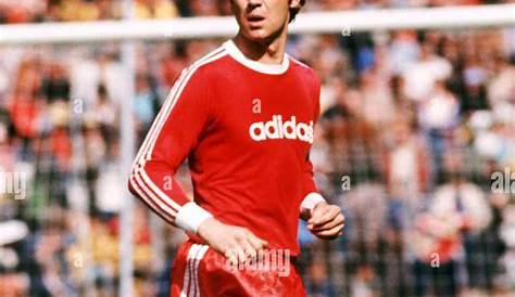 Franz Beckenbauer Bayern Munich football render - FootyRenders