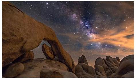 Star Gazing at Joshua Tree National Park [1616x1080] [OC] : EarthPorn