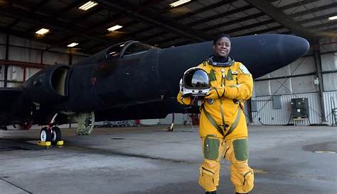 'A courageous trailblazer': The US Navy's first Black female fighter
