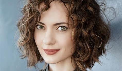 Bob Hairstyle With Loose Curls Scrunched Curly For Fine Hair Curly Haircuts