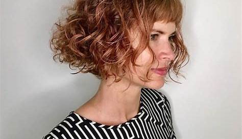 21 Frisuren für Locken mit Pony, die super stylish aussehen!