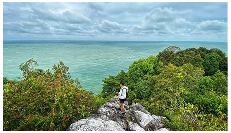 Hiking up Bukit Batu Putih Port Dickson for those Insta shots