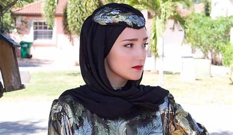 Meet Amena Khan The First Model to Wear a Hijab in a Major Hair