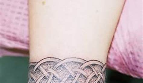 35 Stylish Celtic Tattoo Designs For Wrist