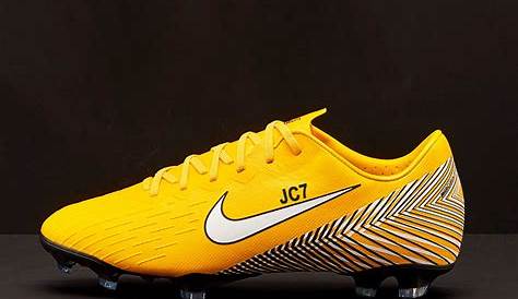 Les chaussures de foot de la carrière de Neymar - footpack.